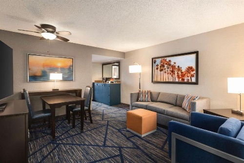 Embassy Suites By Hilton Hotel Miami - International Airport image 40